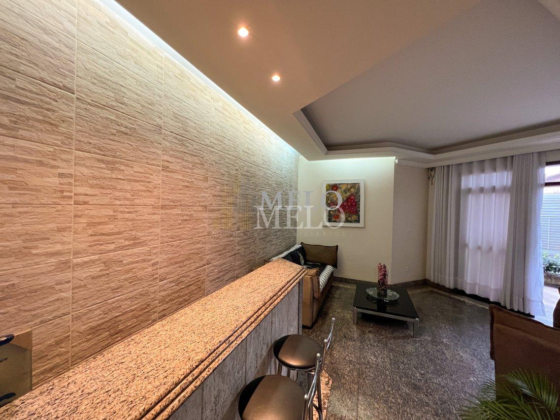 Belíssima Casa à venda no Castelo por R$1.860.000,00 Rua Castelo de Edimburgo Belo Horizonte - 