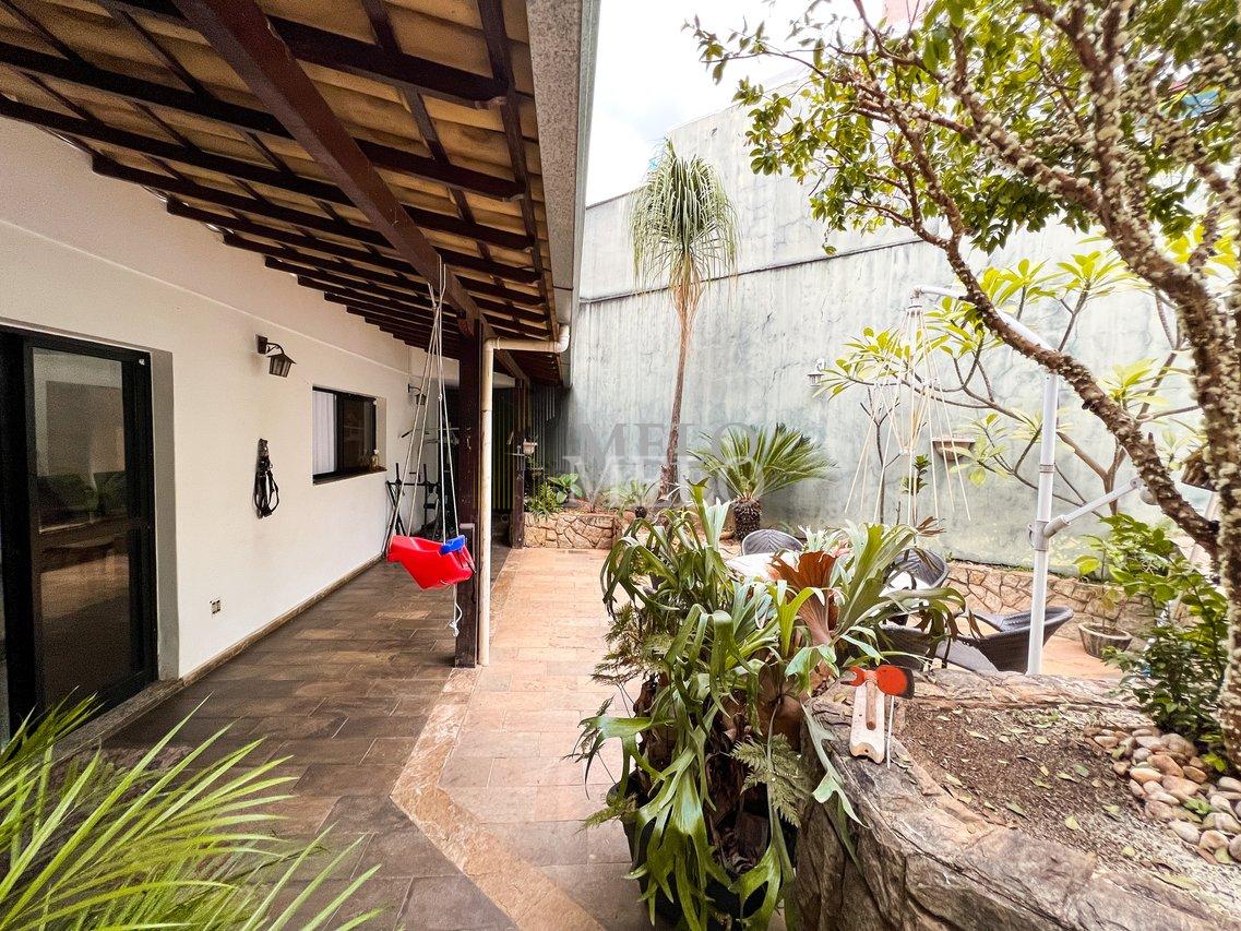Belíssima Casa à venda no Castelo por R$1.860.000,00 Rua Castelo de Edimburgo Belo Horizonte - 
