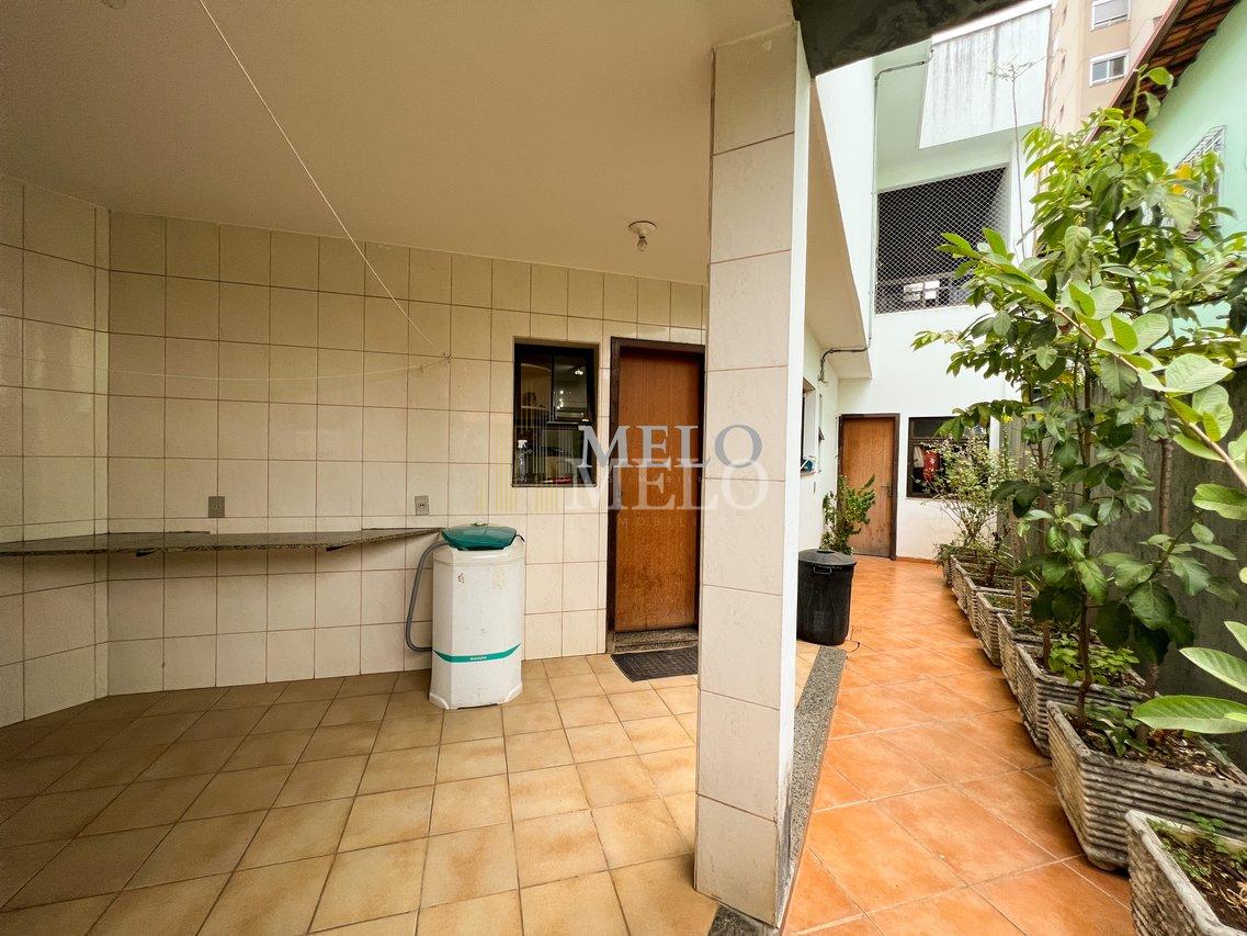 Belíssima Casa à venda no Castelo por R$1.860.000,00 Rua Castelo de Edimburgo Belo Horizonte - 