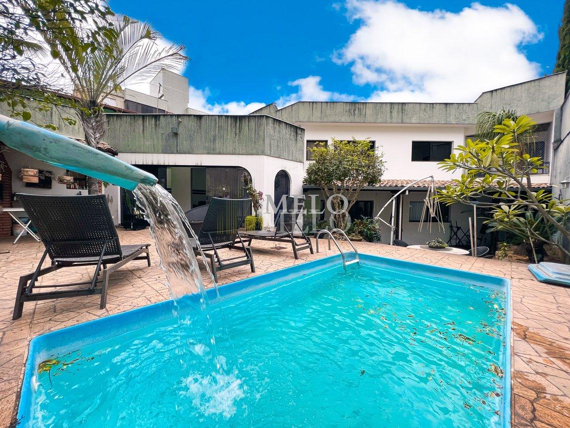 Belíssima Casa à venda no Castelo por R$1.860.000,00 Rua Castelo de Edimburgo Belo Horizonte - 
