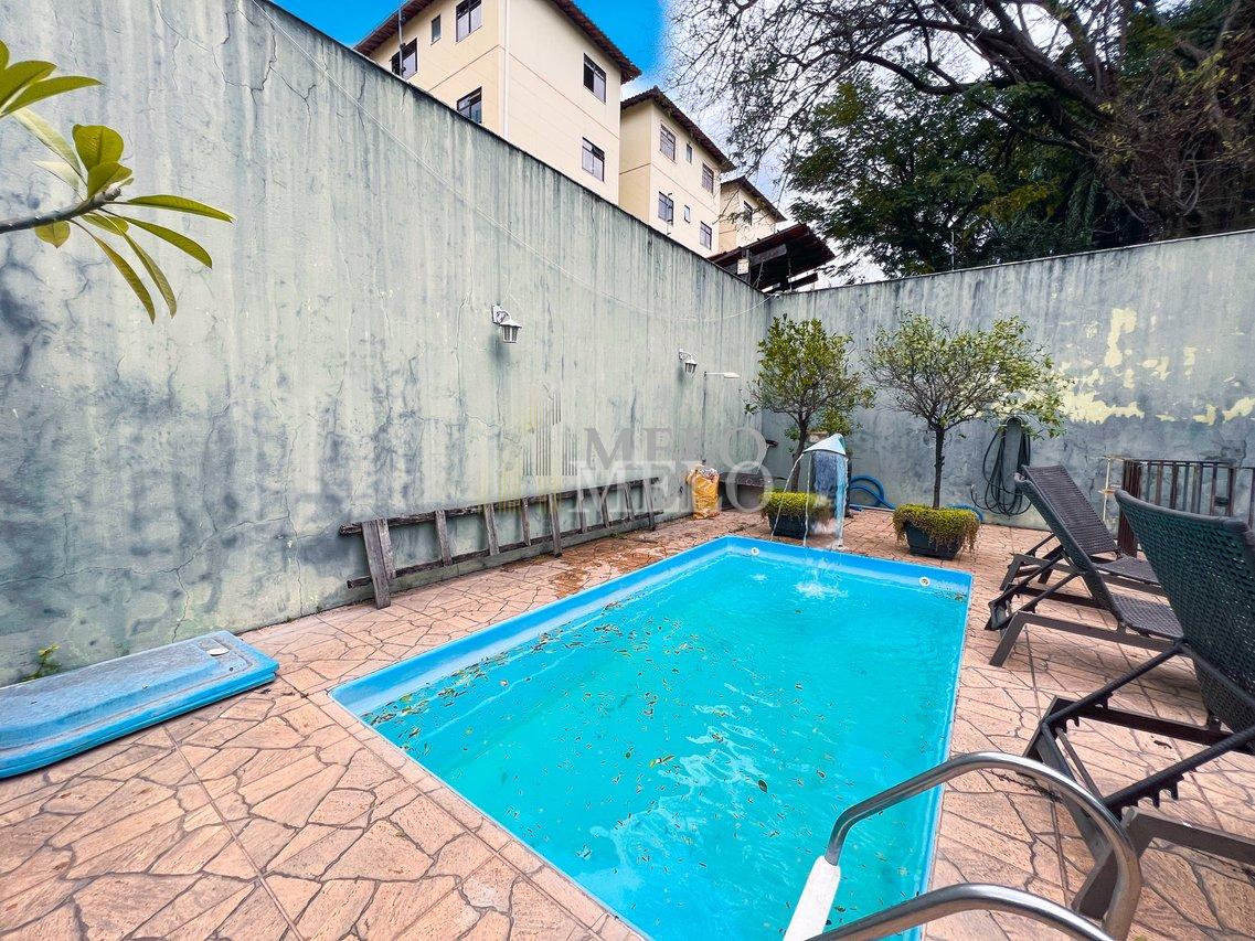 Belíssima Casa à venda no Castelo por R$1.860.000,00 Rua Castelo de Edimburgo Belo Horizonte - 