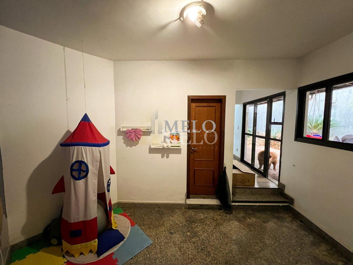 Belíssima Casa à venda no Castelo por R$1.860.000,00 Rua Castelo de Edimburgo Belo Horizonte - 