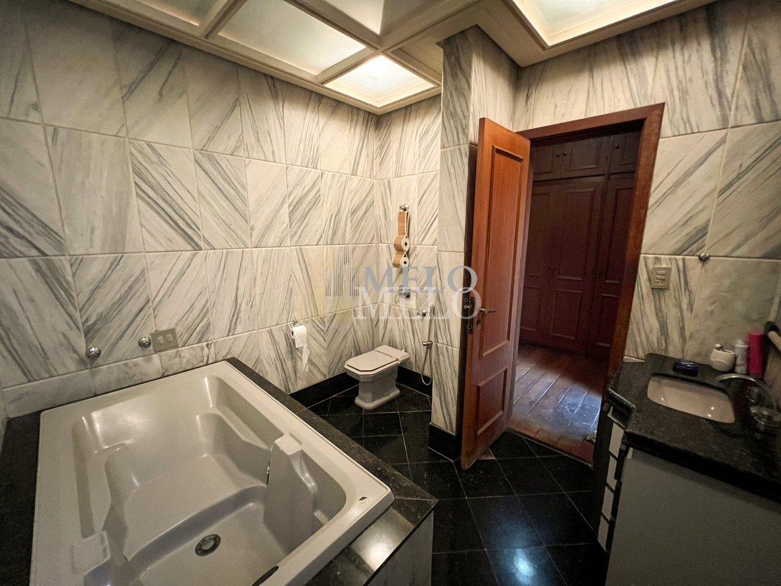 Belíssima Casa à venda no Castelo por R$1.860.000,00 Rua Castelo de Edimburgo Belo Horizonte - 