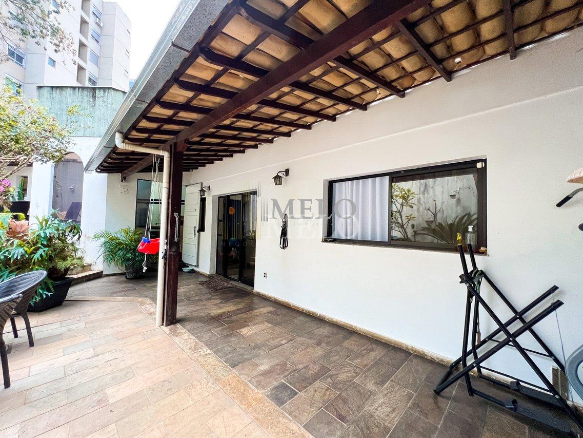 Belíssima Casa à venda no Castelo por R$1.860.000,00 Rua Castelo de Edimburgo Belo Horizonte - 