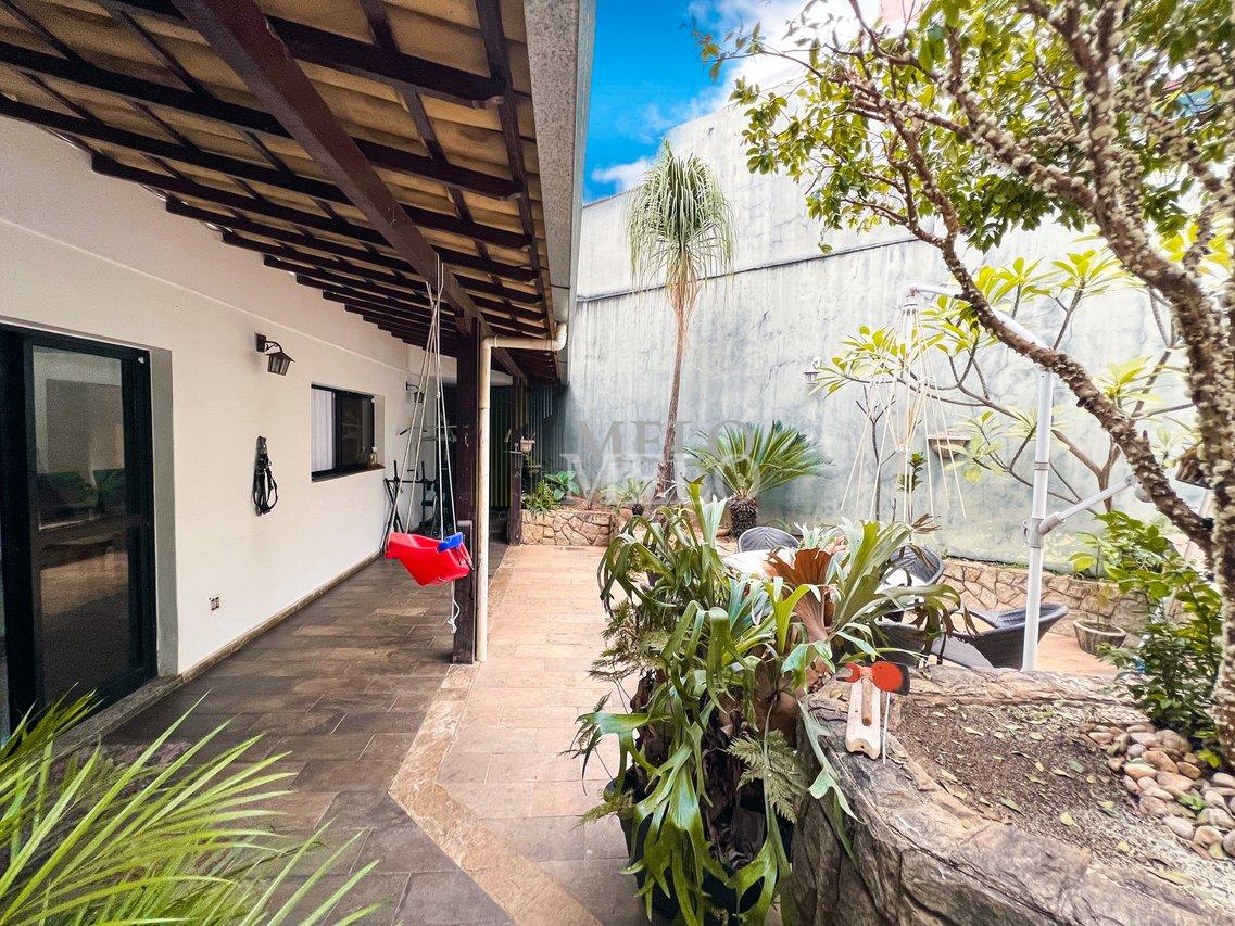 Belíssima Casa à venda no Castelo por R$1.860.000,00 Rua Castelo de Edimburgo Belo Horizonte - 