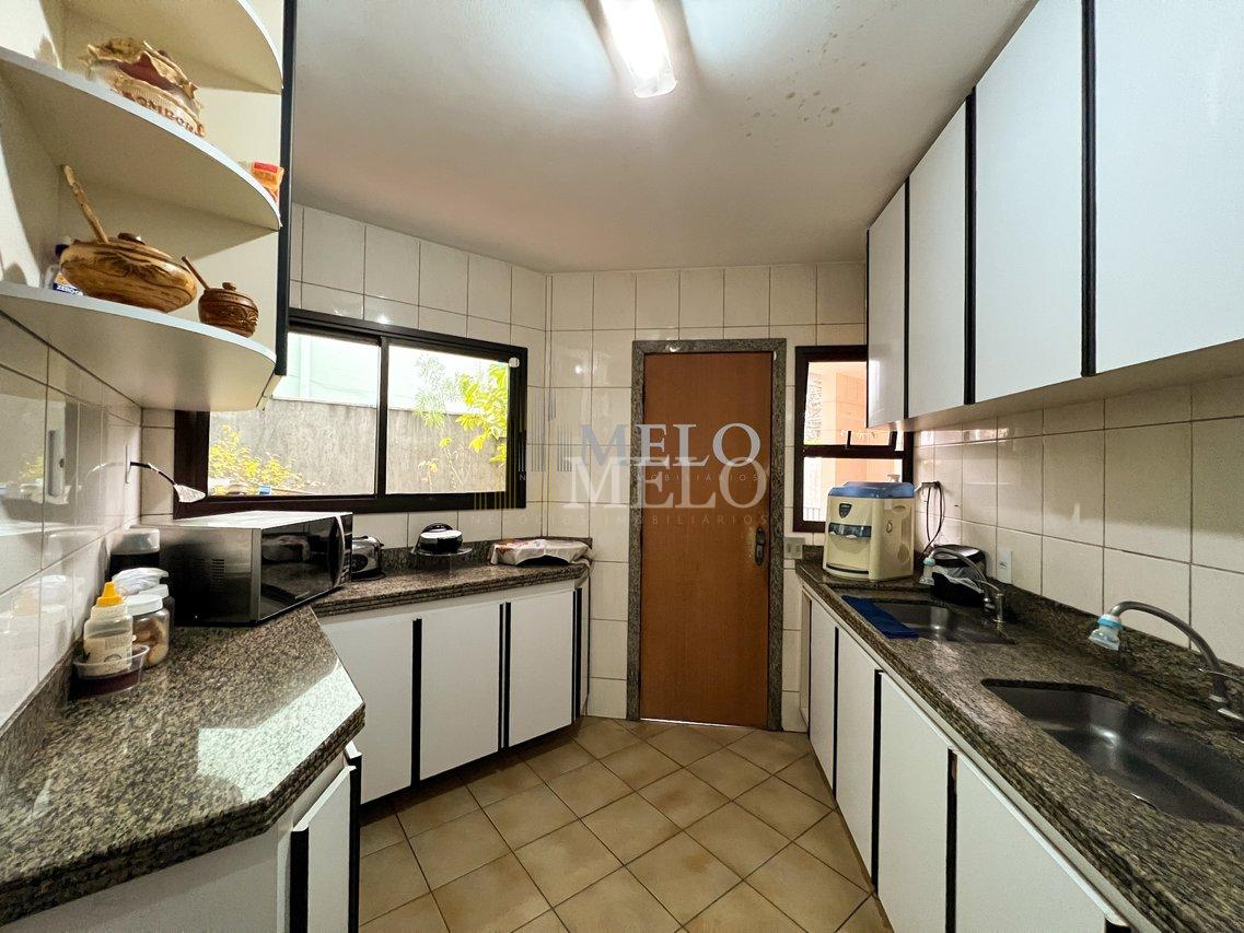 Belíssima Casa à venda no Castelo por R$1.860.000,00 Rua Castelo de Edimburgo Belo Horizonte - 