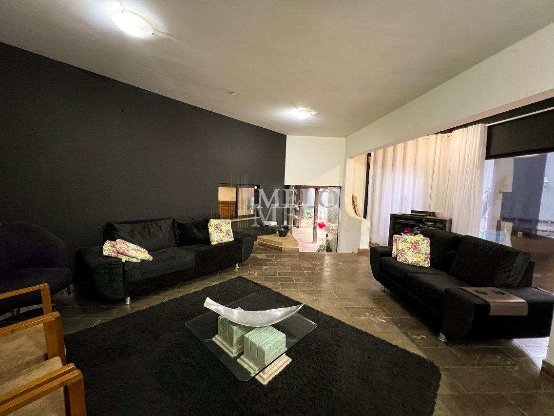 Belíssima Casa à venda no Castelo por R$1.860.000,00 Rua Castelo de Edimburgo Belo Horizonte - 