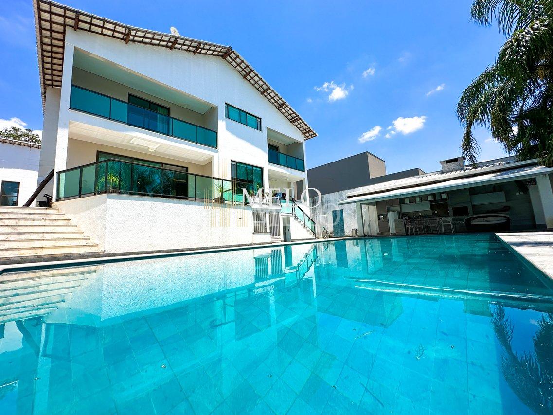 Belíssima casa mobiliada com piscina para locação no Bairro São Luiz por R$25.000,00 - Belo Horizonte - 