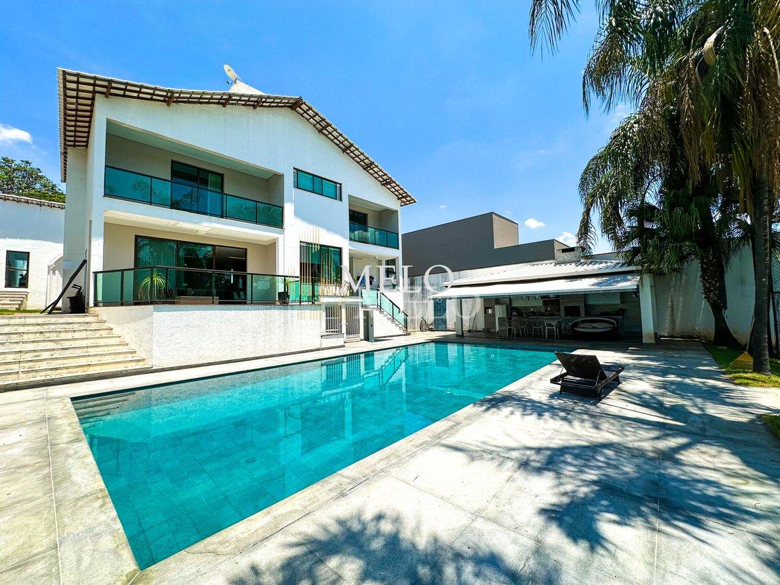 Belíssima casa mobiliada com piscina para locação no Bairro São Luiz por R$25.000,00 - Belo Horizonte - 