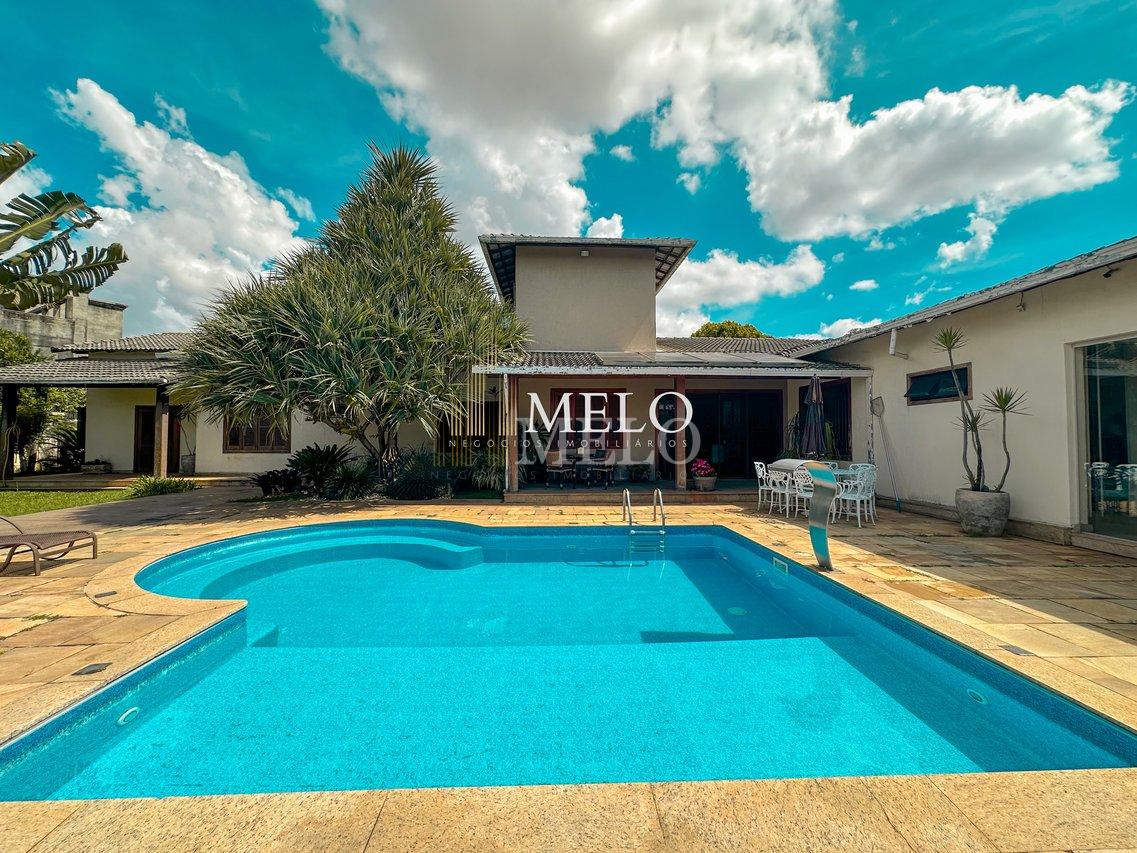 Belíssima Casa no Bandeirantes à venda  por R$ 2.400.000,00 - Belo Horizonte - 
