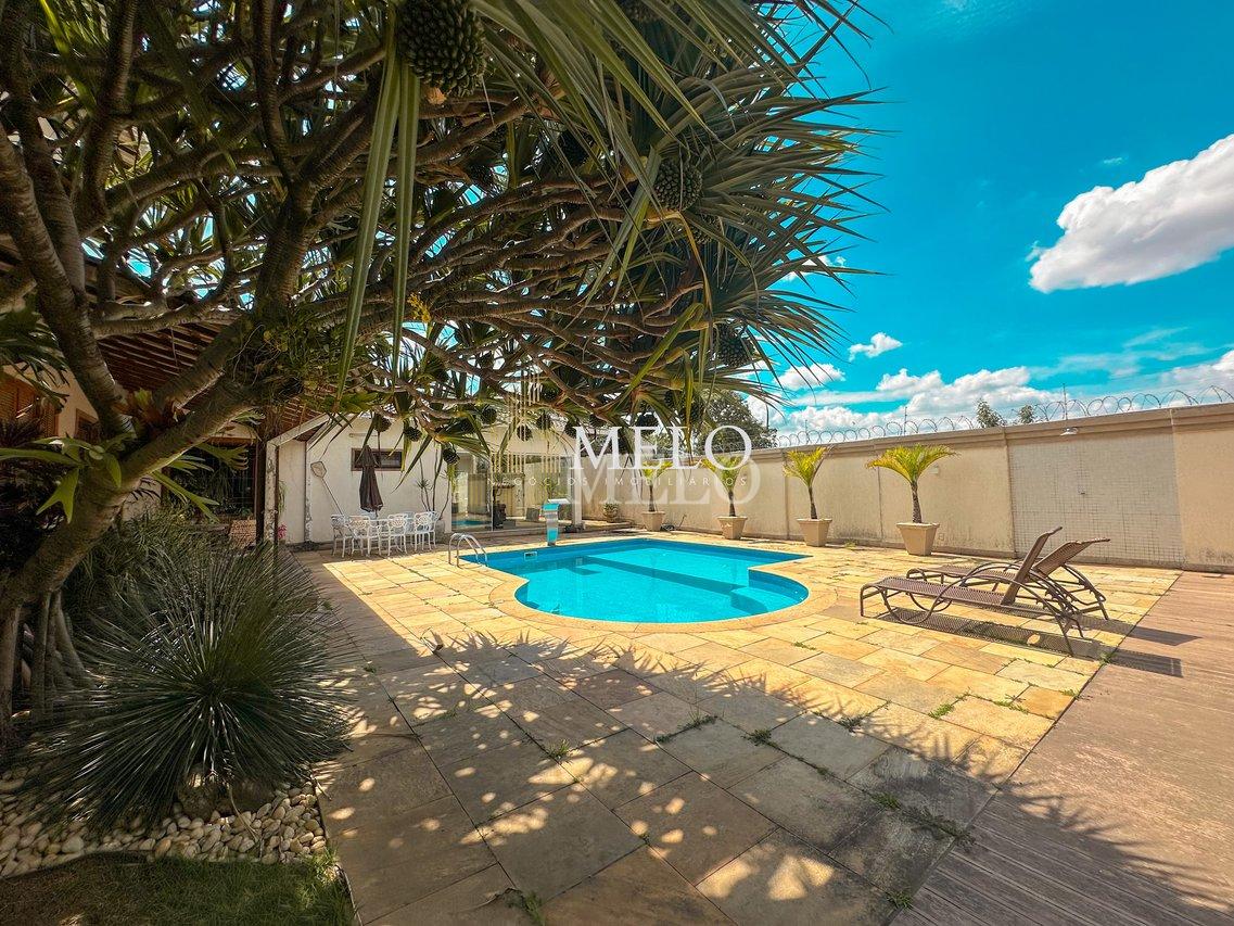 Belíssima Casa no Bandeirantes à venda  por R$ 2.400.000,00 - Belo Horizonte - 