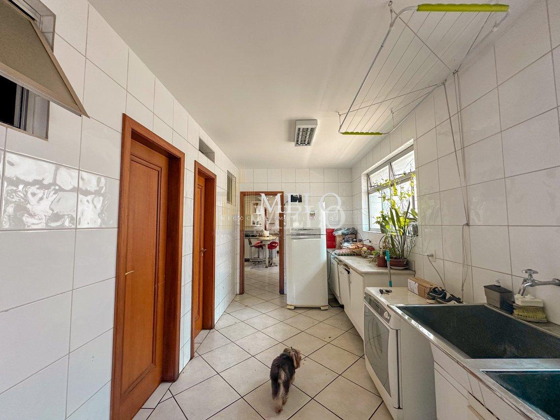 Belíssima Casa no Bandeirantes à venda  por R$ 2.400.000,00 - Belo Horizonte - 