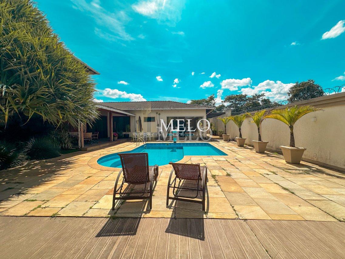 Belíssima Casa no Bandeirantes à venda  por R$ 2.400.000,00 - Belo Horizonte - 