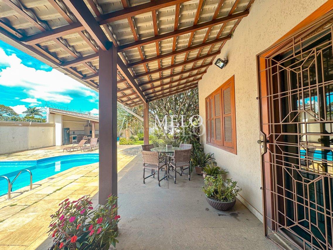 Belíssima Casa no Bandeirantes à venda  por R$ 2.400.000,00 - Belo Horizonte - 