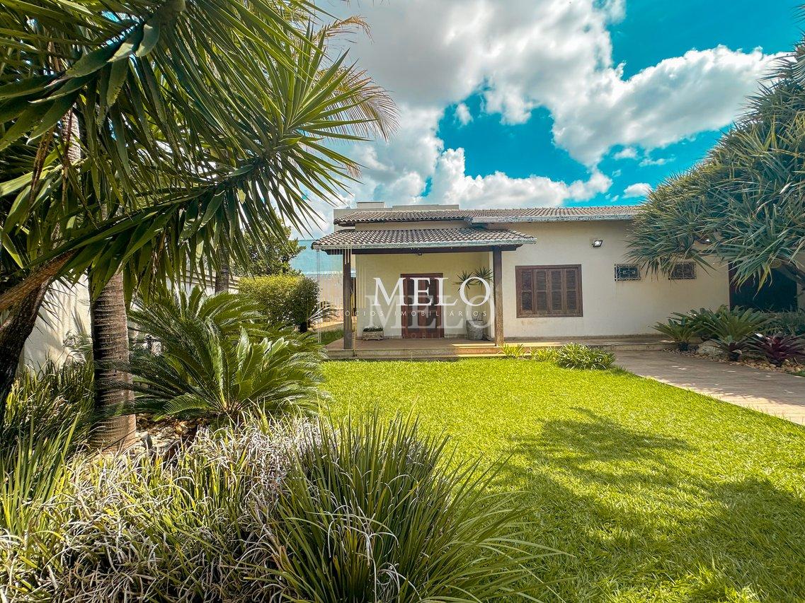 Belíssima Casa no Bandeirantes à venda  por R$ 2.400.000,00 - Belo Horizonte - 