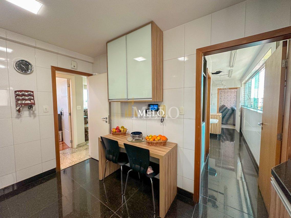 Excelente Apartamento 1 por andar no Castelo  à Venda por R$1.450.000 - Belo Horizonte - 