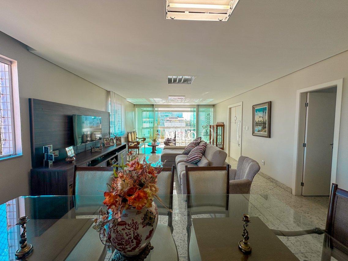 Excelente Apartamento 1 por andar no Castelo  à Venda por R$1.450.000 - Belo Horizonte - 