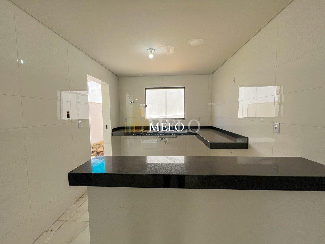 Belíssima Casa Geminada a venda no Floramar por R$595.000,00 - Belo Horizonte - 