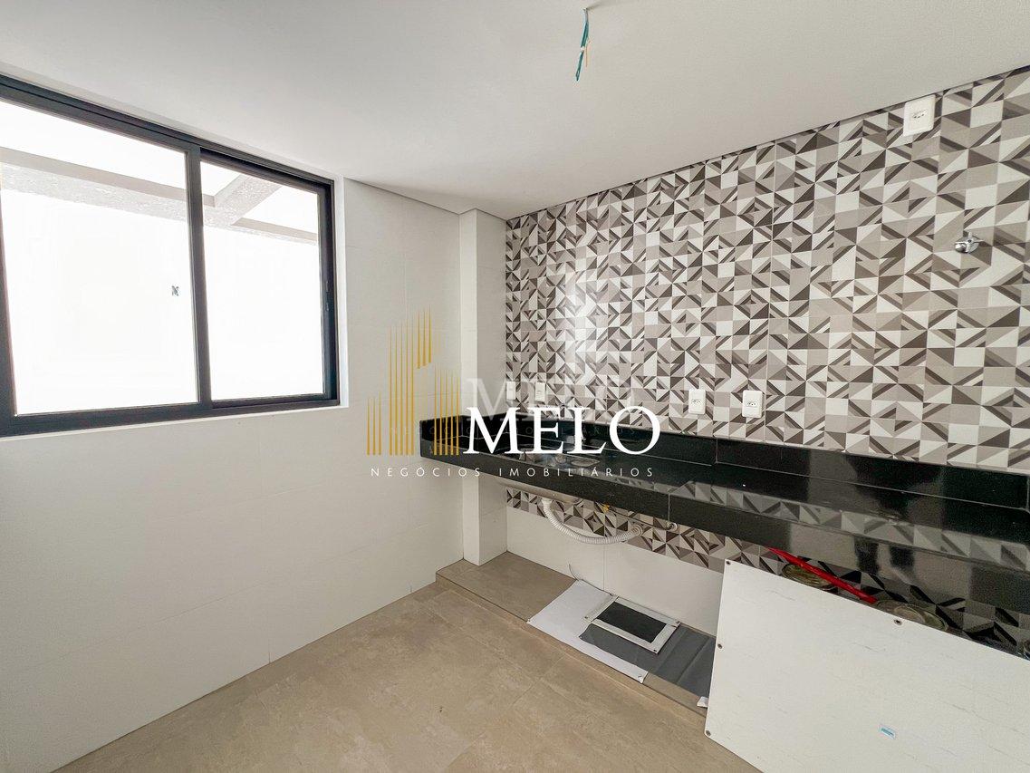 Belíssima casa TRIPLEX a venda no Planalto por R$720.000,00 - Belo Horizonte - 
