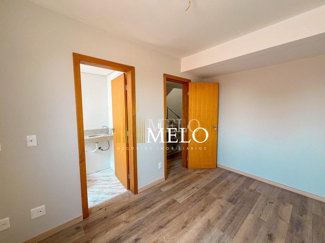 Belíssima casa TRIPLEX a venda no Planalto por R$720.000,00 - Belo Horizonte - 