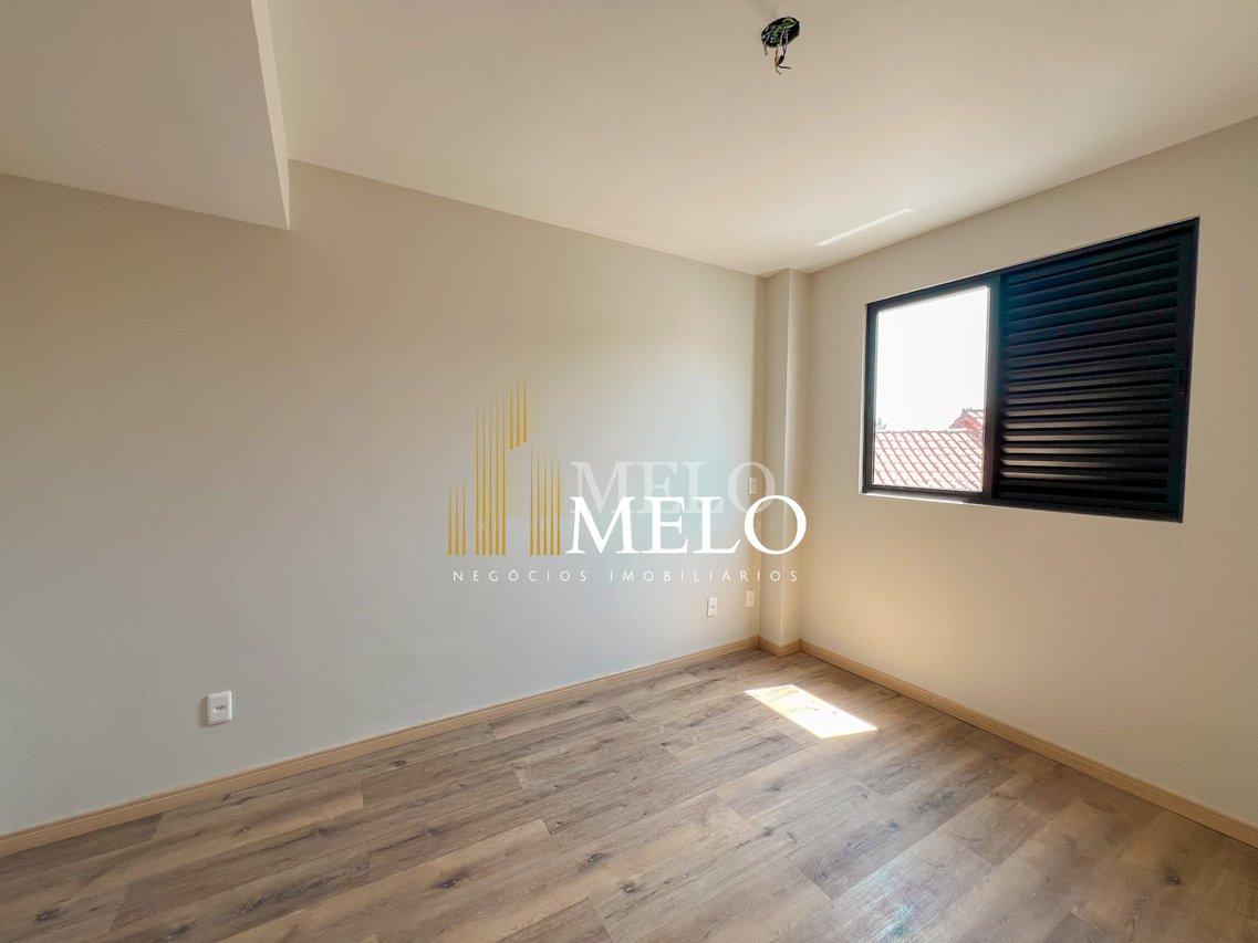 Belíssima casa TRIPLEX a venda no Planalto por R$720.000,00 - Belo Horizonte - 