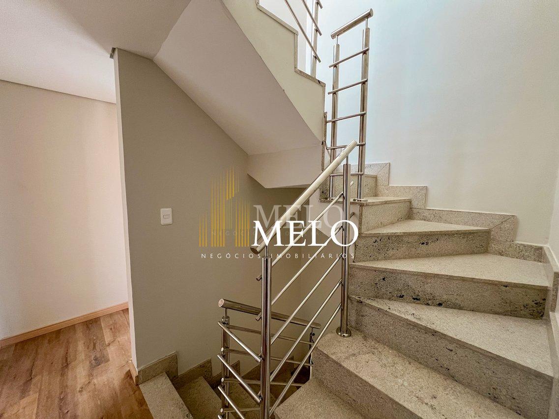Belíssima casa TRIPLEX a venda no Planalto por R$720.000,00 - Belo Horizonte - 