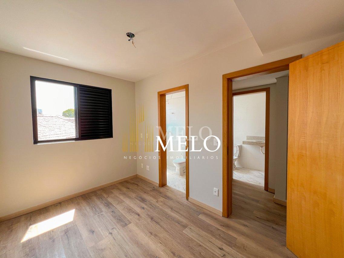 Belíssima casa TRIPLEX a venda no Planalto por R$720.000,00 - Belo Horizonte - 