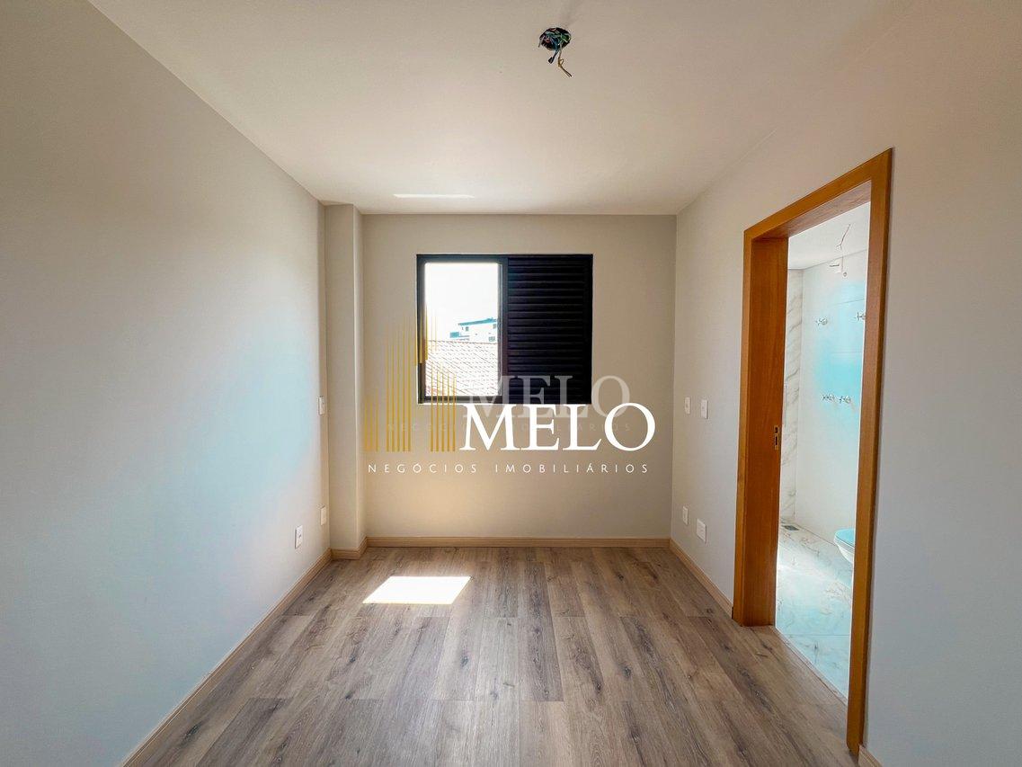 Belíssima casa TRIPLEX a venda no Planalto por R$720.000,00 - Belo Horizonte - 