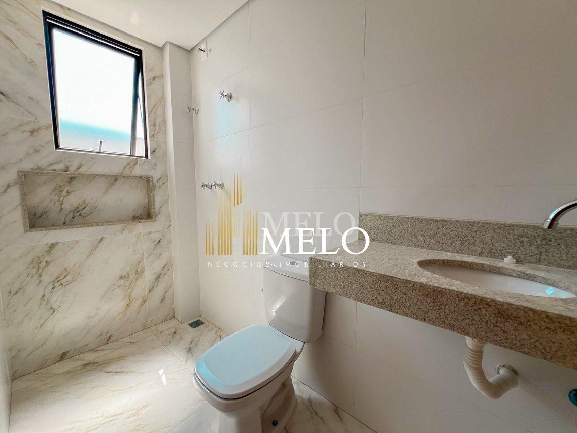 Belíssima casa TRIPLEX a venda no Planalto por R$720.000,00 - Belo Horizonte - 