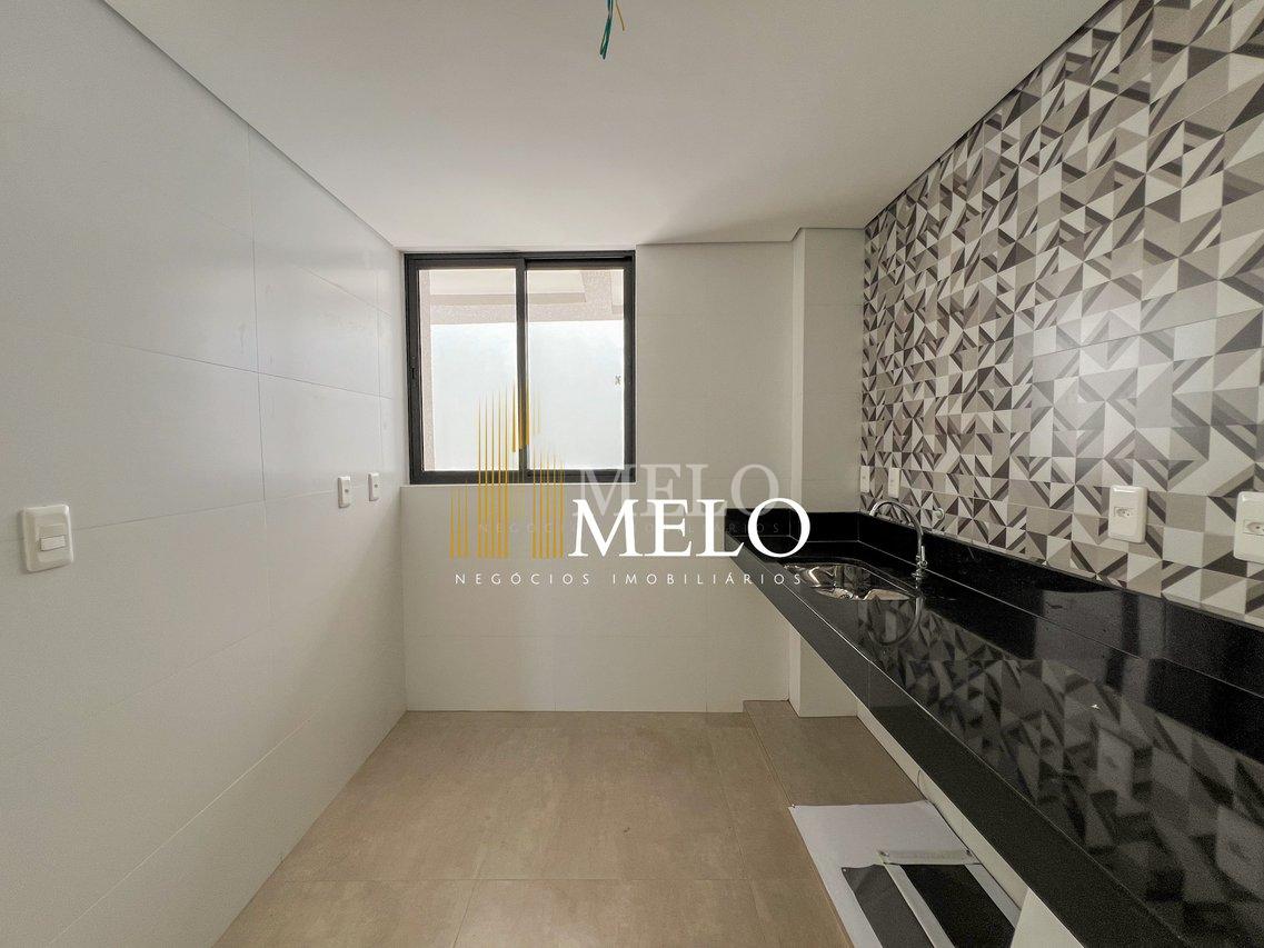 Belíssima casa TRIPLEX a venda no Planalto por R$720.000,00 - Belo Horizonte - 