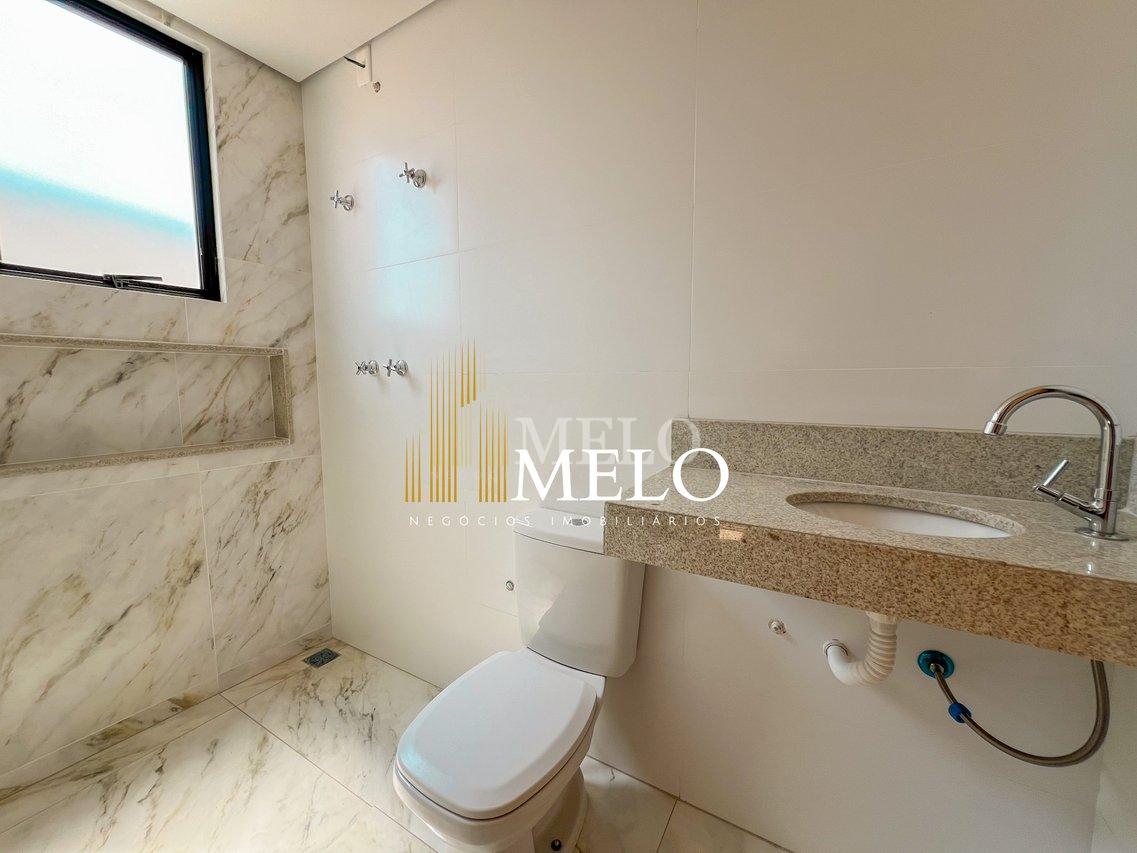Belíssima casa TRIPLEX a venda no Planalto por R$720.000,00 - Belo Horizonte - 