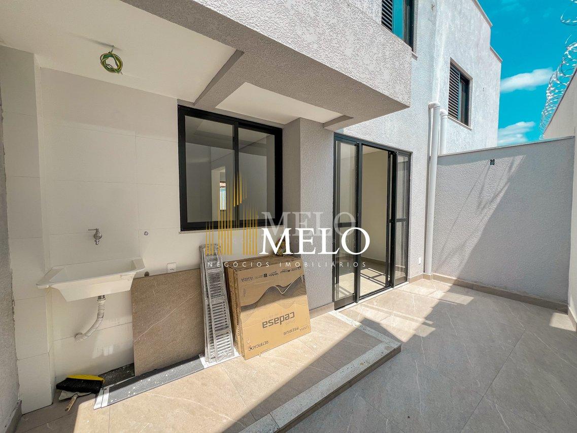 Belíssima casa TRIPLEX a venda no Planalto por R$720.000,00 - Belo Horizonte - 