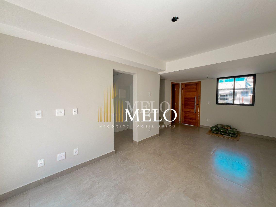 Belíssima casa TRIPLEX a venda no Planalto por R$720.000,00 - Belo Horizonte - 
