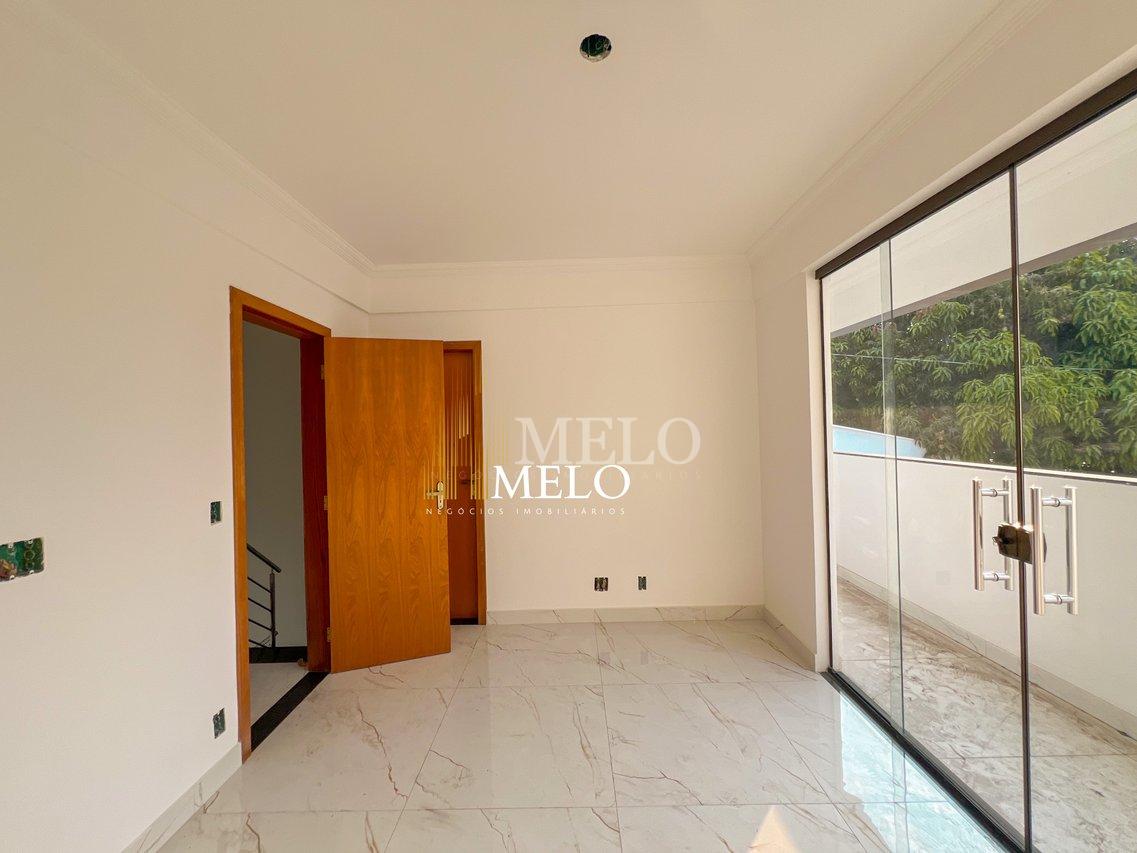 Belíssima Casa Geminada à Venda no Santa Amélia por R$680.000,00 - Belo Horizonte - 
