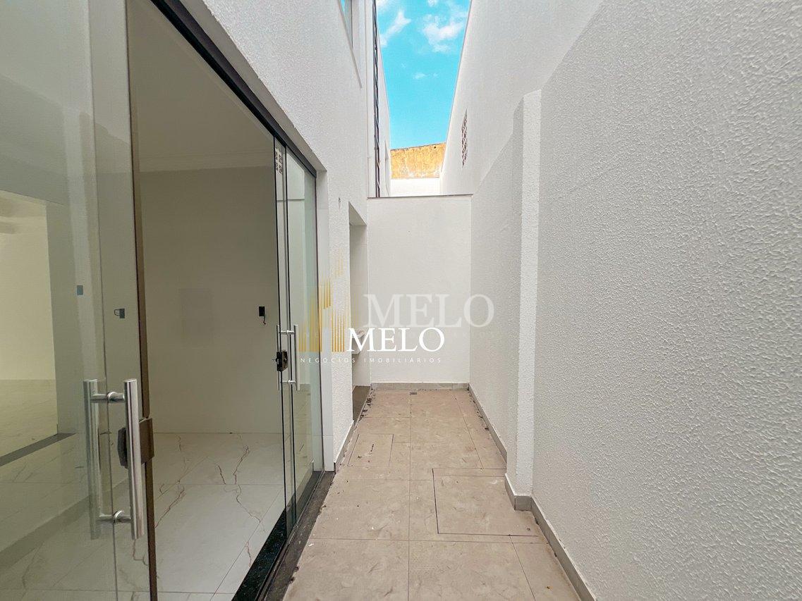 Belíssima Casa Geminada à Venda no Santa Amélia por R$680.000,00 - Belo Horizonte - 