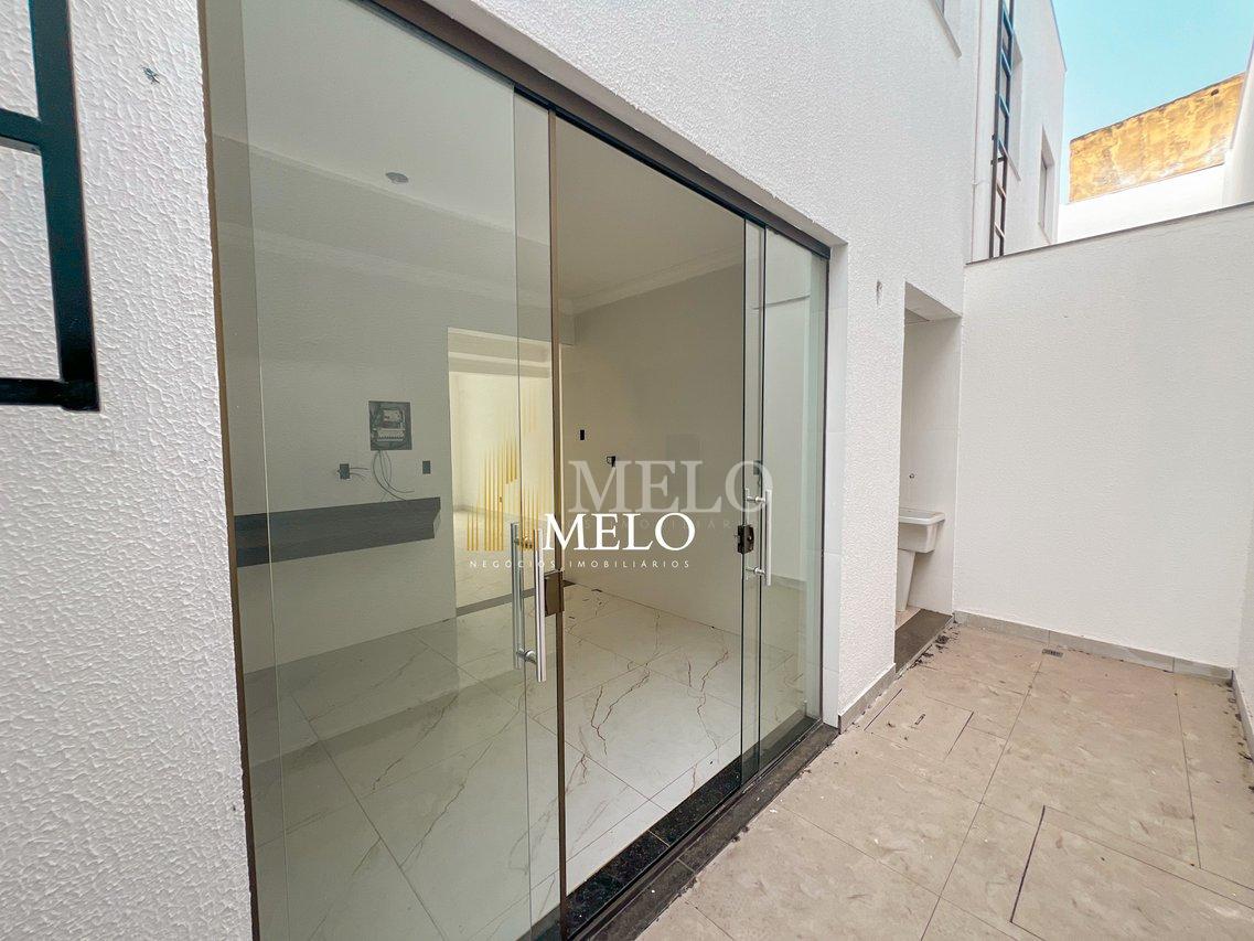Belíssima Casa Geminada à Venda no Santa Amélia por R$680.000,00 - Belo Horizonte - 