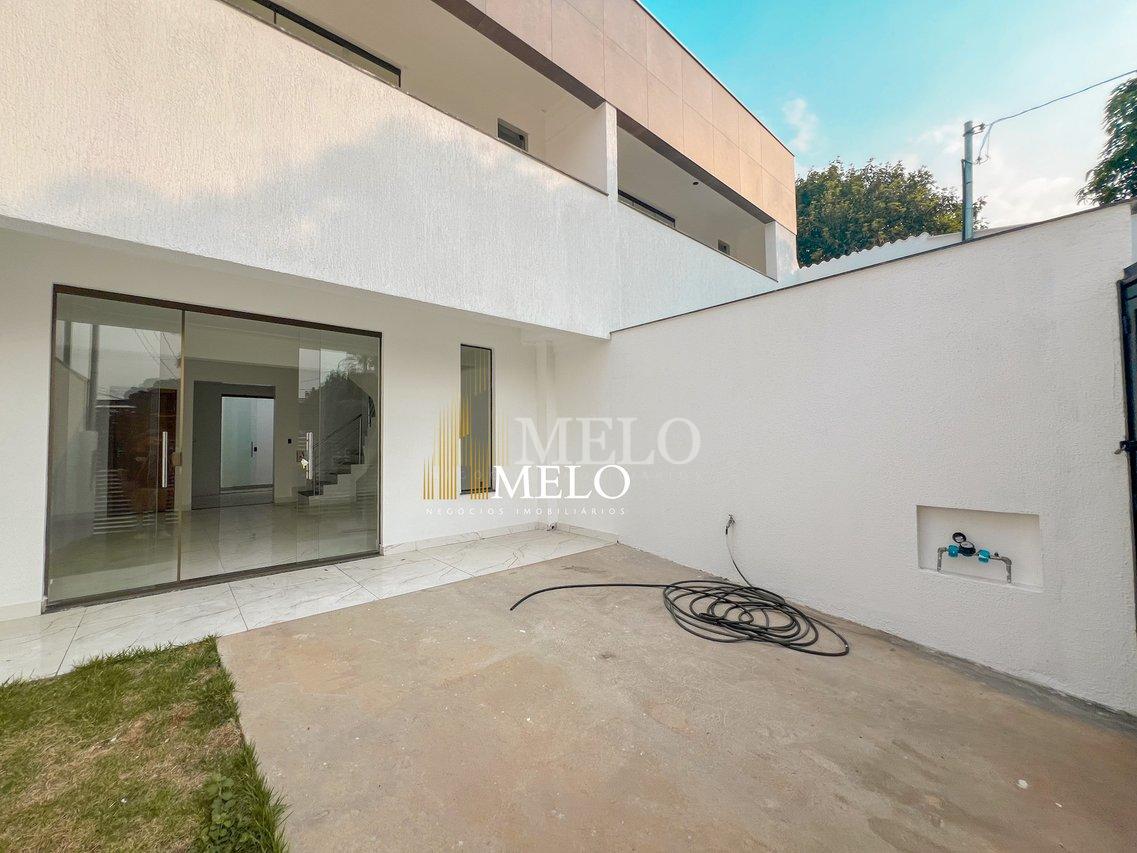 Belíssima Casa Geminada à Venda no Santa Amélia por R$680.000,00 - Belo Horizonte - 