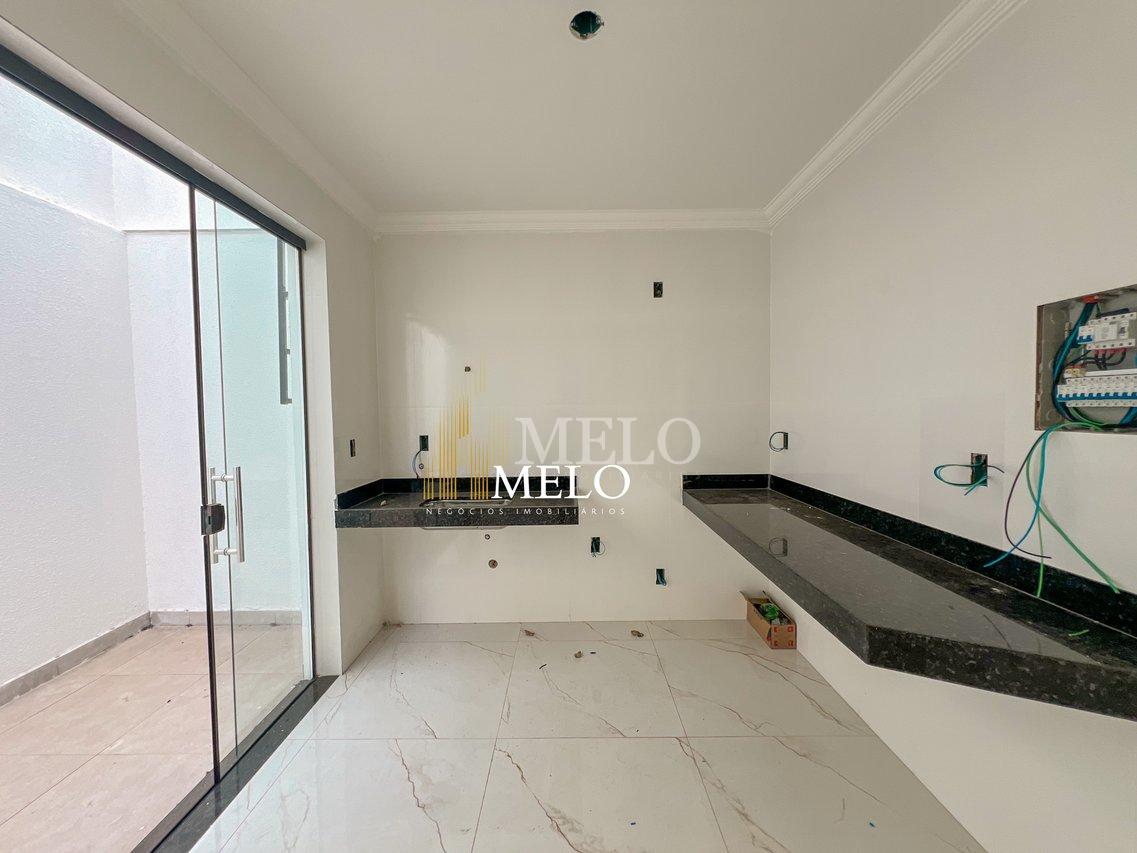 Belíssima Casa Geminada à Venda no Santa Amélia por R$680.000,00 - Belo Horizonte - 
