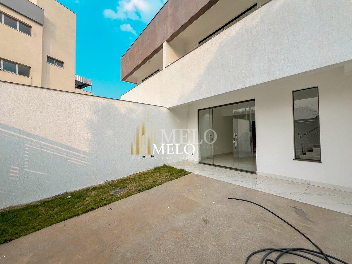 Belíssima Casa Geminada à Venda no Santa Amélia por R$680.000,00 - Belo Horizonte - 