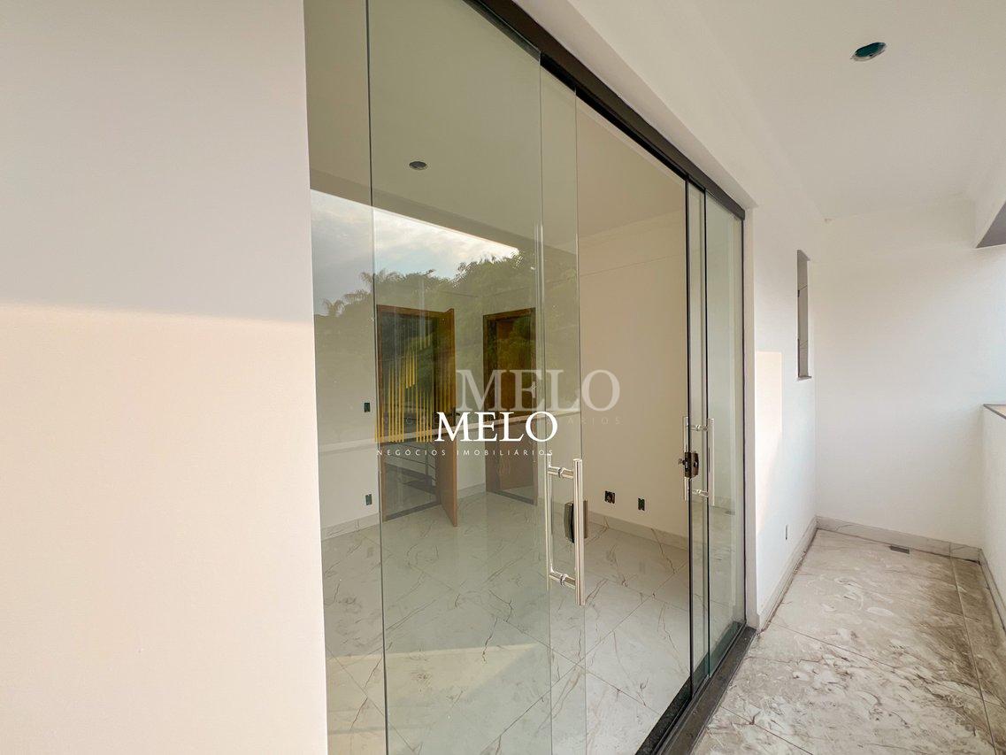 Belíssima Casa Geminada à Venda no Santa Amélia por R$680.000,00 - Belo Horizonte - 