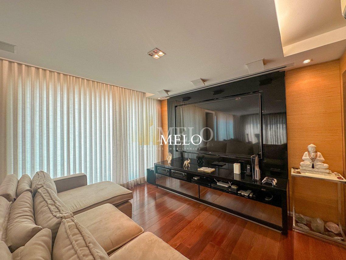 Belíssima casa a venda no TREVO por R$ 2.800.000,00 - Belo Horizonte - 