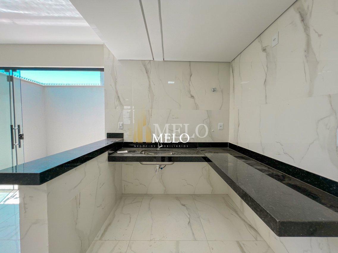 Belíssima casa Duplex a venda no Santa Mônica por R$819.900,00 - Belo Horizonte - 