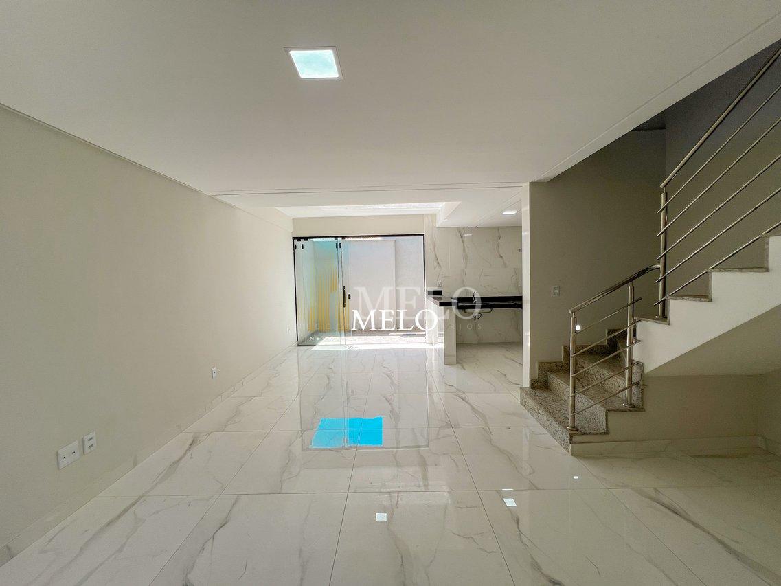 Belíssima casa Duplex a venda no Santa Mônica por R$819.900,00 - Belo Horizonte - 