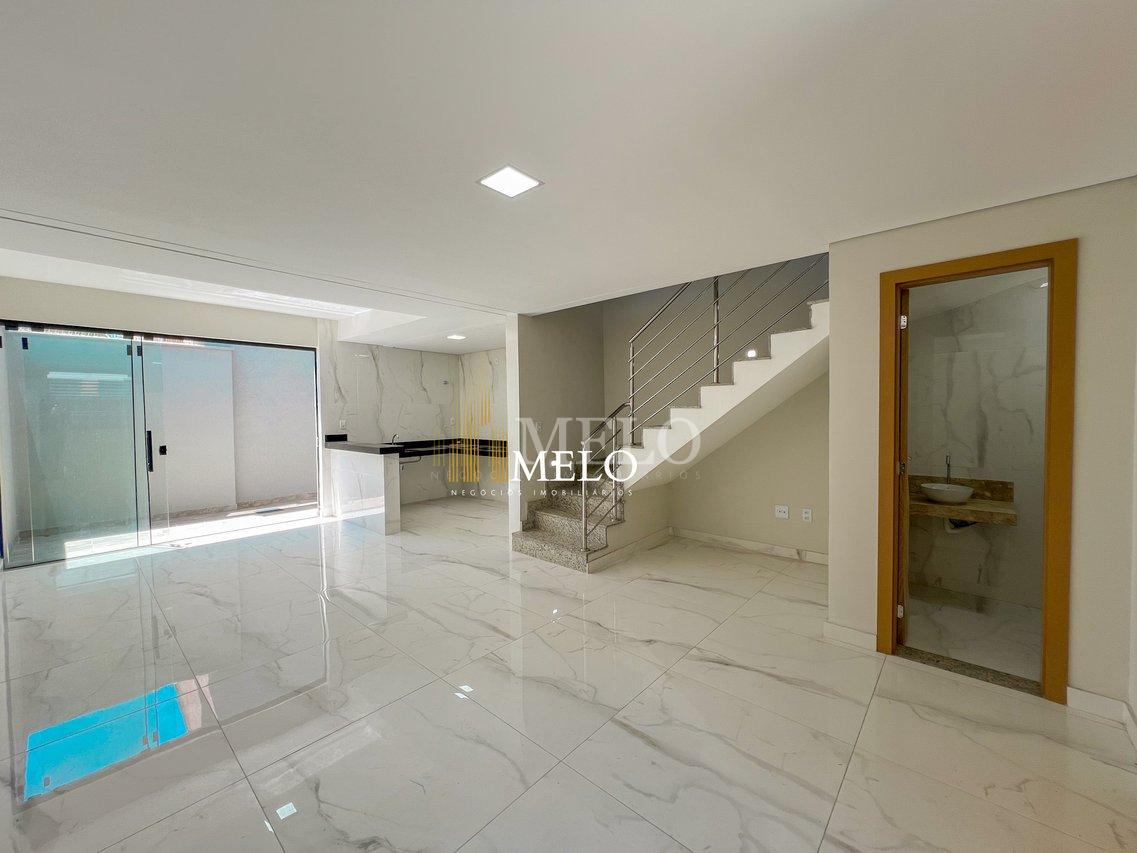 Belíssima casa Duplex a venda no Santa Mônica por R$819.900,00 - Belo Horizonte - 