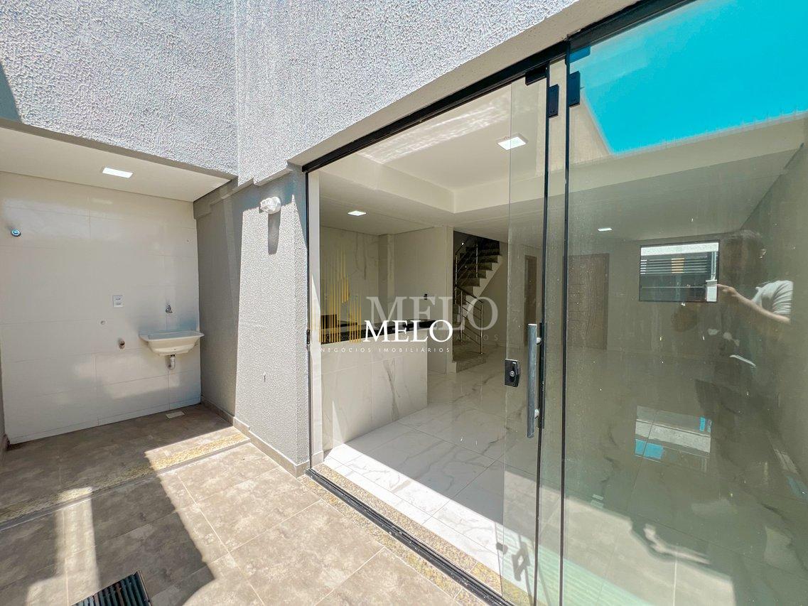 Belíssima casa Duplex a venda no Santa Mônica por R$819.900,00 - Belo Horizonte - 