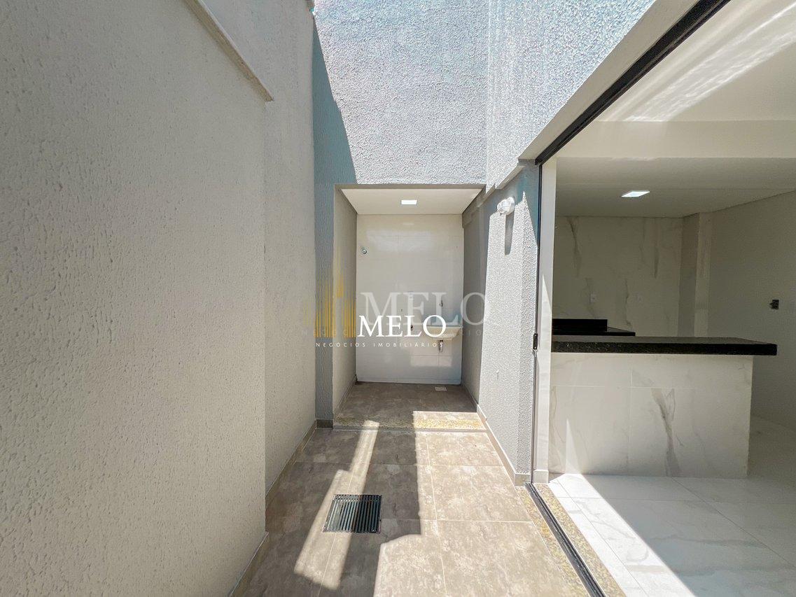 Belíssima casa Duplex a venda no Santa Mônica por R$819.900,00 - Belo Horizonte - 
