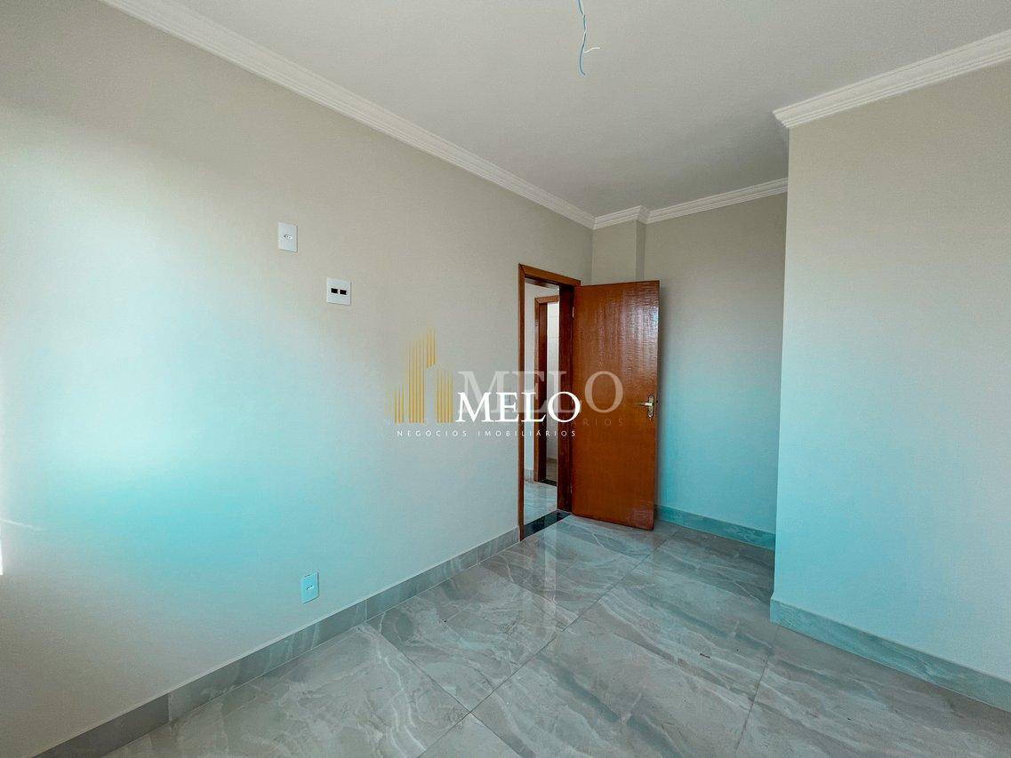 Excelente Cobertura à venda no Heliópolis por R$750.000,00 - Belo Horizonte - 