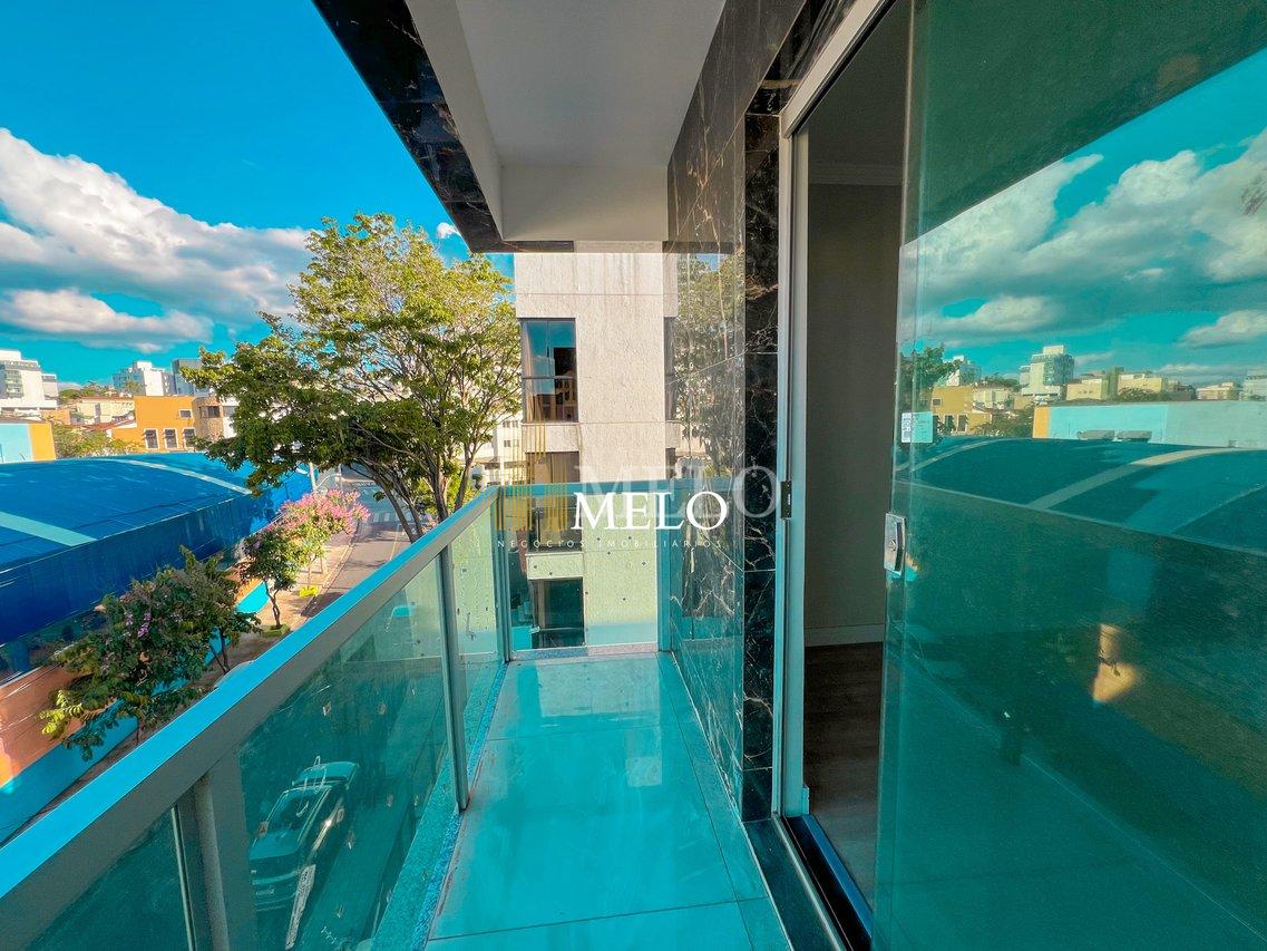 Excelente Cobertura à venda no Heliópolis por R$750.000,00 - Belo Horizonte - 