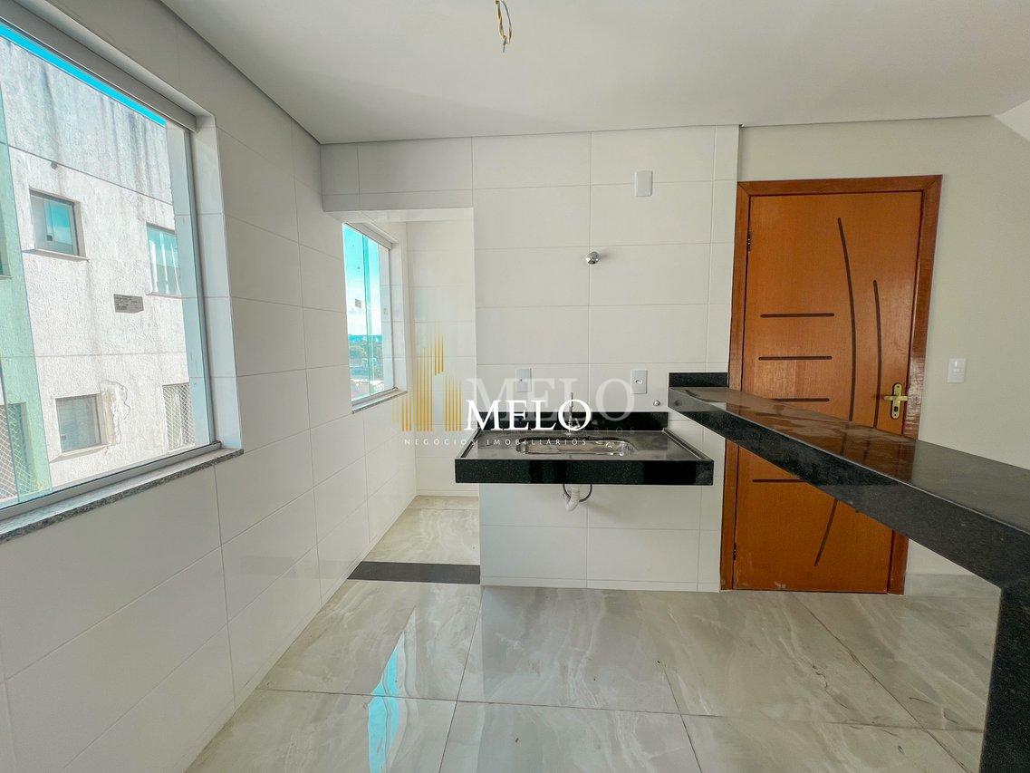 Excelente Cobertura à venda no Heliópolis por R$750.000,00 - Belo Horizonte - 