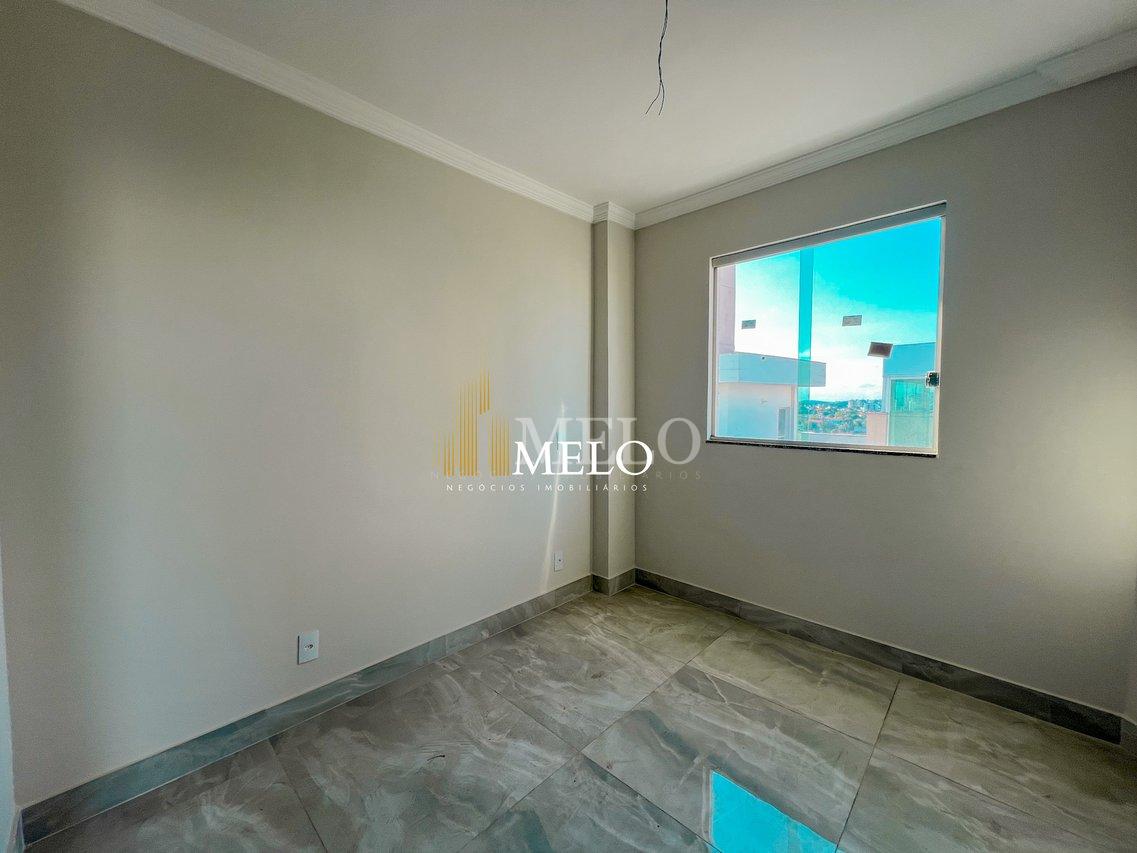 Excelente Cobertura à venda no Heliópolis por R$750.000,00 - Belo Horizonte - 